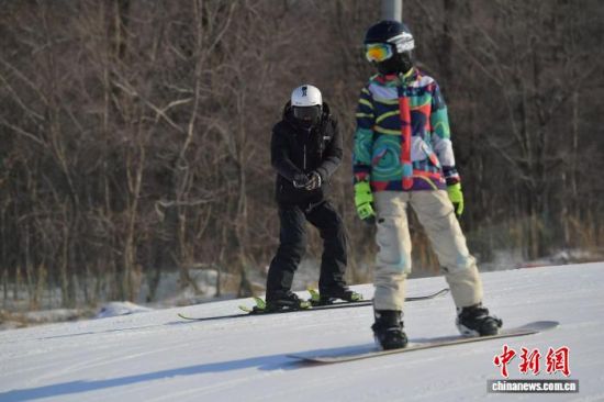 ��ѩ�ۺ������ڼ����е�ѩ����ѩ��(�Y�ψD)���� �z