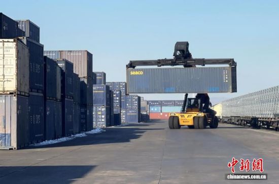 12��11�գ����֬q���������ˆT�ڬq���F·�ڰ��M(j��n)�м��b����b�������� �z